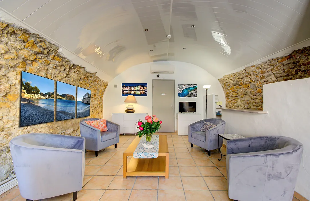 Hotel Des Calanques-1